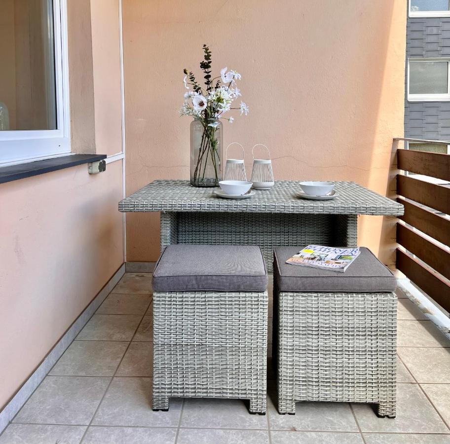 Sabe Apartment: Balcony + Free Parking + Netflix วุปปาทัล ภายนอก รูปภาพ